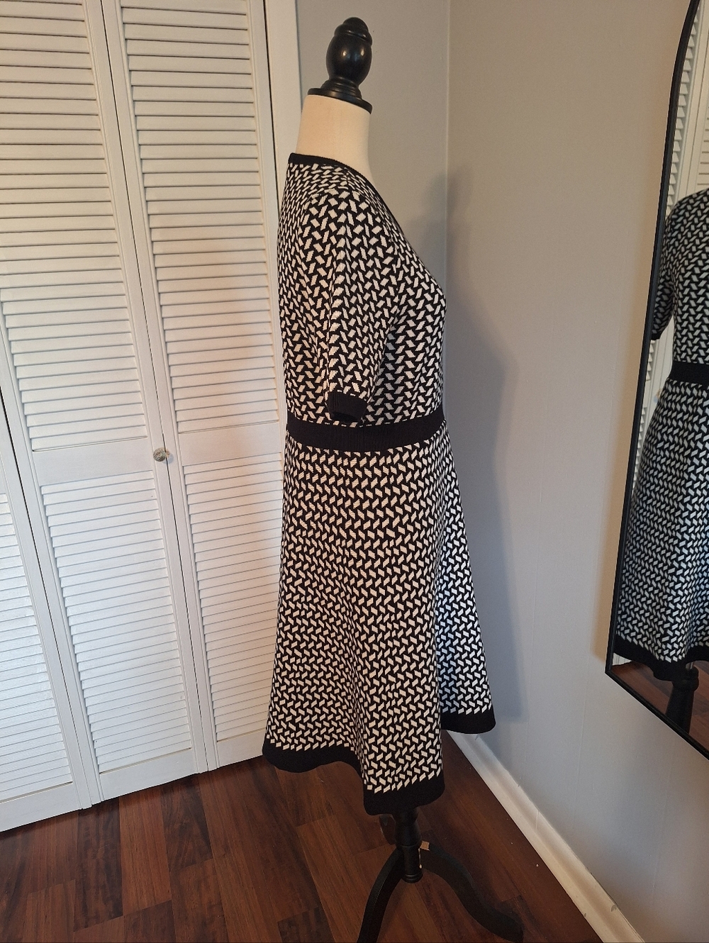 DKNY houndstooth For And Flare Sweater Dress Medium *H - Picture 5 of 7